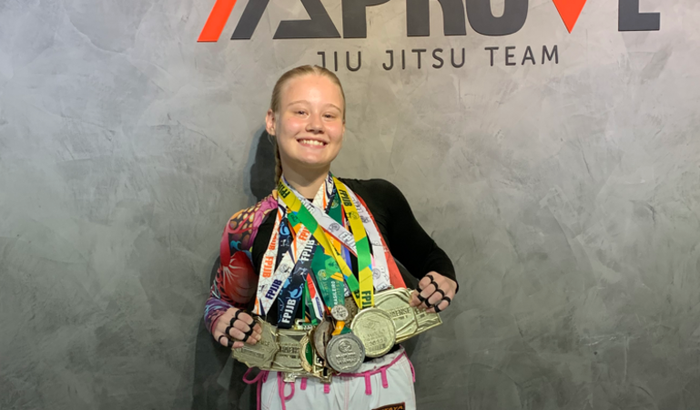 Ajude a Isa Scheidt, atleta de jiu-jítsu 