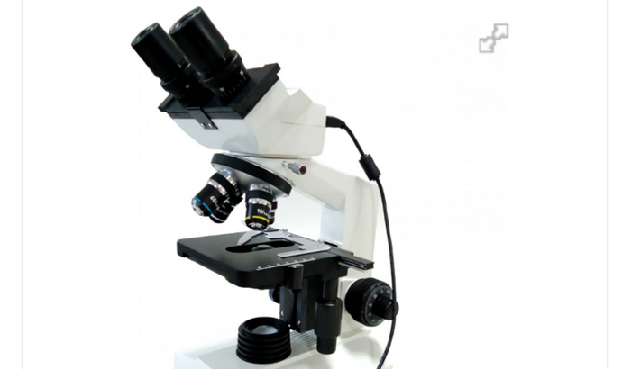  Dois microscópios e material de laboratório 