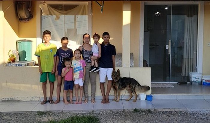 Ajuda urgente para uma mãe com 6 filhos comprar alimentos 