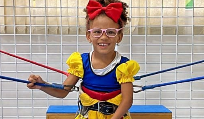 Ajude a Mari a conseguir seu andador