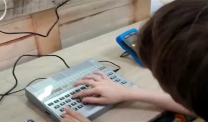 Ajude a criar um espaço de tecnologia e educação