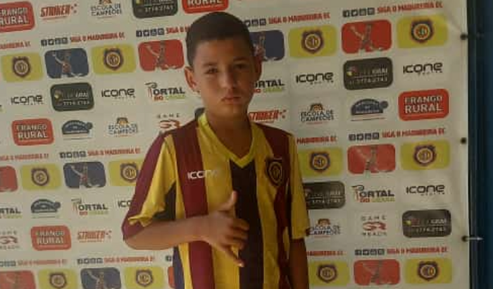 Ajude meu sonho: Preciso de informe para jogar futebol!