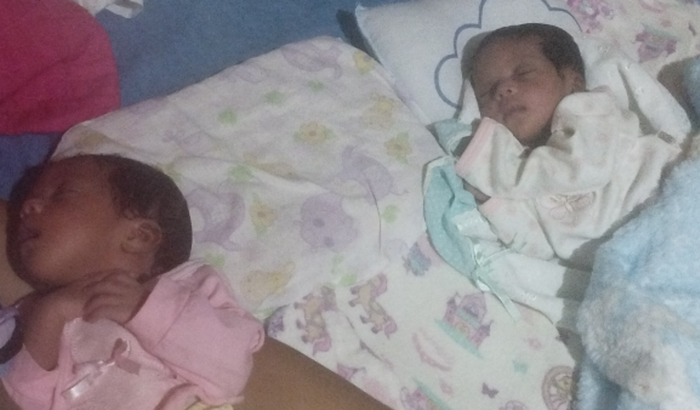 Vamos ajuda uma mãe que esteve 2 bebês e não tem nada 😔