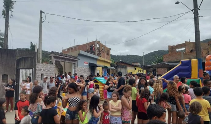 Confraternização de Natal das crianças da comunidade Perequê 