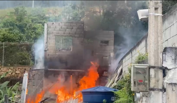 Ajuda para o Ronaldo reconstruir a casa que perdeu no incêndio 