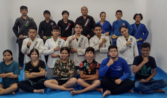 Ajudar o projeto de jiu jitsu para comprar tatame e alugar o espaço e outros materiais de treinos 