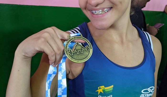 Ajuda a laura a participar do campeonato Brasileiro de levantamento de peso em Viçosa-MG 