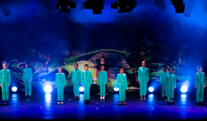 Apresentação de Dança no Teatro Ney Soares