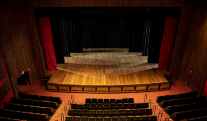 CONSTRUÇÃO DE UM TEATRO