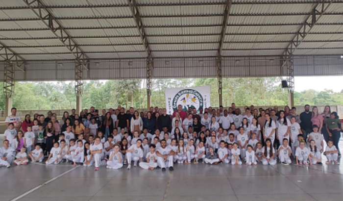 Arrecadação para pagar o ônibus  da viagem a Blumenau  do Grupo de Capoeira de Presidente Getúlio 