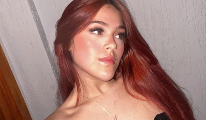 Ajudem a promover meu trabalho! Sou atriz e cantora.