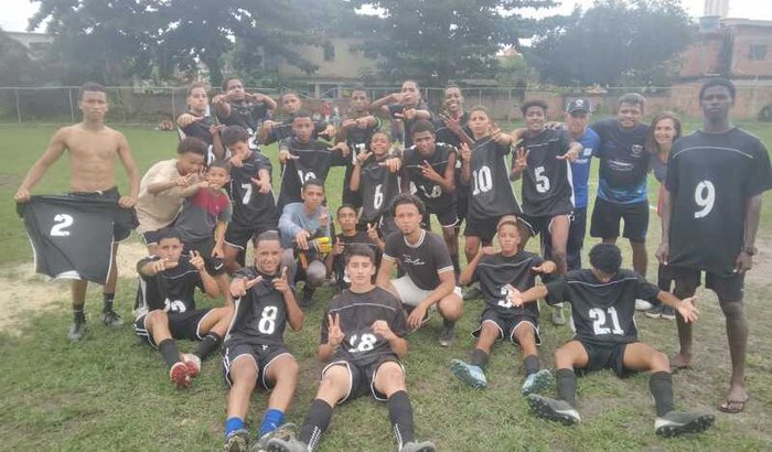 Ajuda meu time de futebol para jogar o campeonato