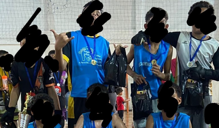 Uniforme do futebol das criancas