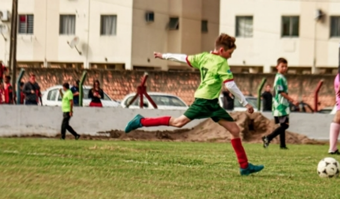 Ajude o Igor a jogar em Portugal