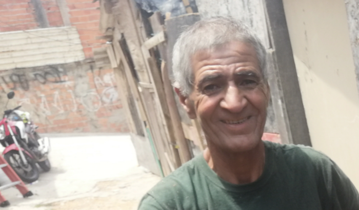 Reconstruir o cantinho do seu Valter.