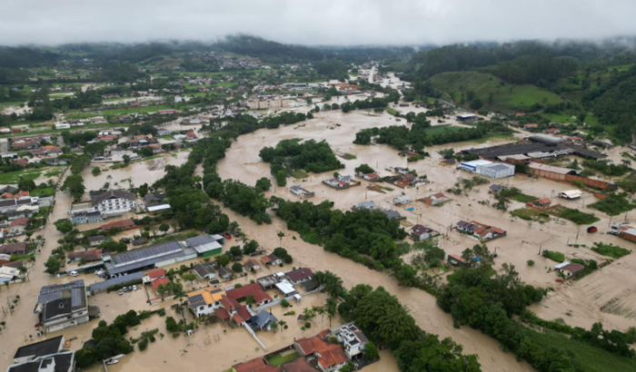 AJUDE AS VÍTIMAS DAS CHEIAS EM AGROLÂNDIA-SC