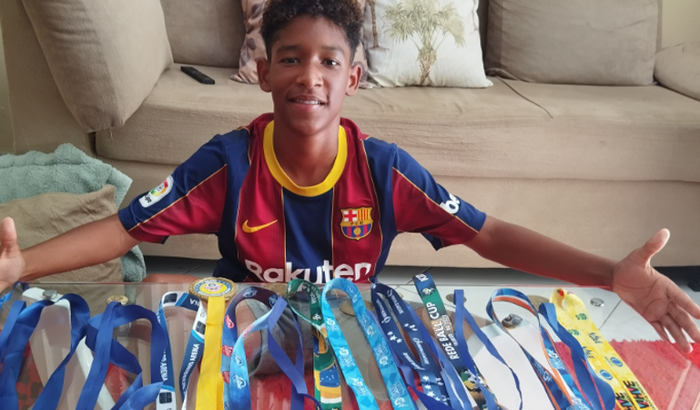 Ajuda para meu filho jogar na Europa com tudo incluso só não tenho condições financeiras🙌.🙌🙌