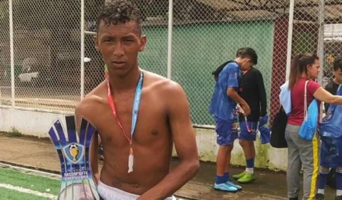 Ajudar o Rubens de Freitas a realizar o sonho de jogar futebol