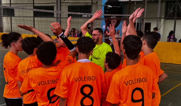 Vôlei em Jogo: Ajude-nos a Alcançar a Vitória
