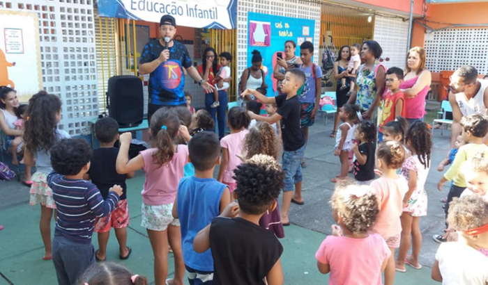 Ajuda para o Natal da Creche Municipal Stella Maris