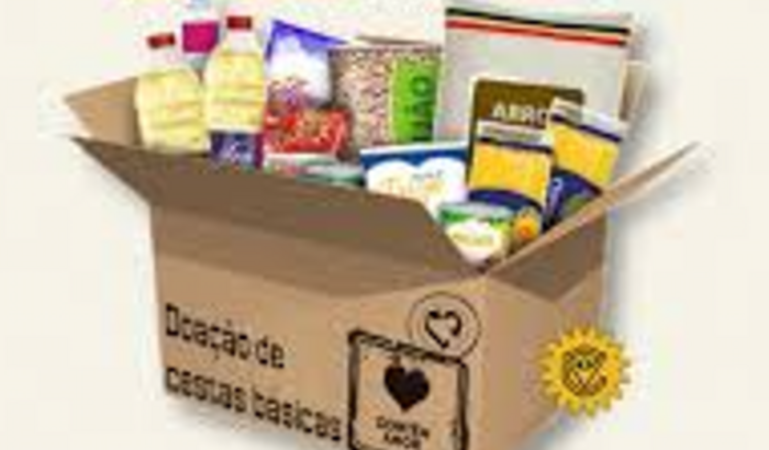 Doação de 5 cestas básicas para famílias carentes 