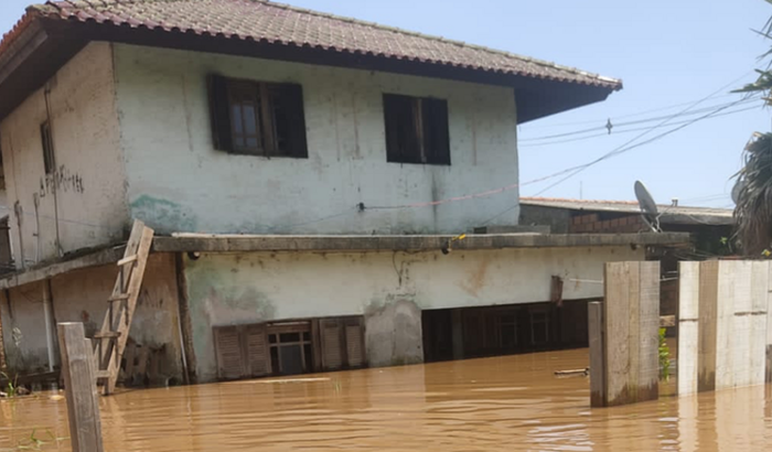 Ajuda para família que perdeu móveis na enchente