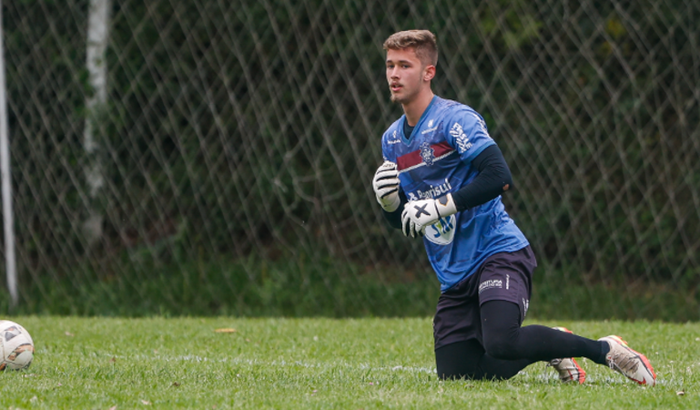 Ajude Iago para conseguir o valor necessário da sua viagem a Portugal 