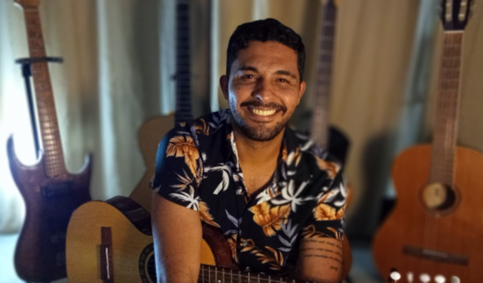 Gravação e lançamento do primeiro álbum 