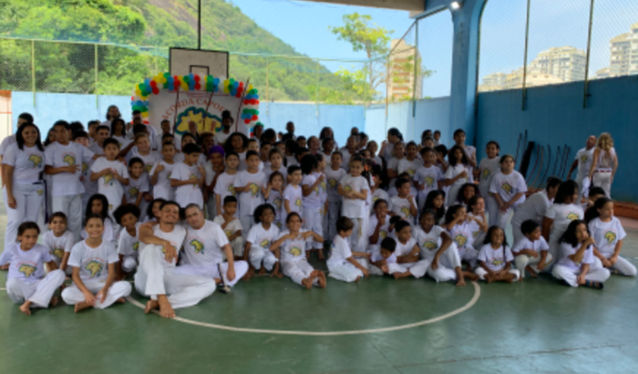Acorda Capoeira festa de Natal das crianças da Rocinha 