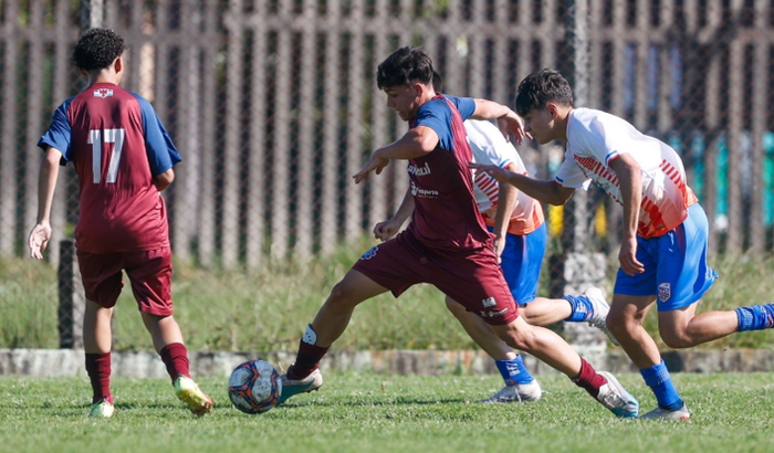 Apoie o Nozar em sua Jornada nos Campeonatos de Futebol!"