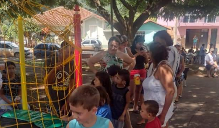 Festa de Natal para as crianças da Graminea
