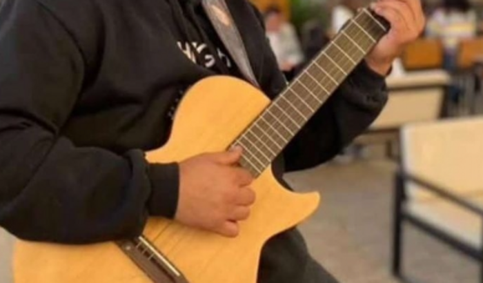 Arthur Amaral  - Comprar meu instrumento de trabalho  (VIOLÃO)