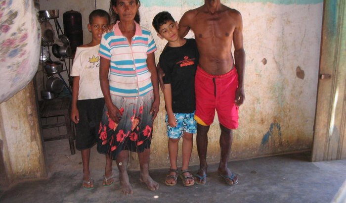 Familia precisa de um auxílio pois estão desamparados