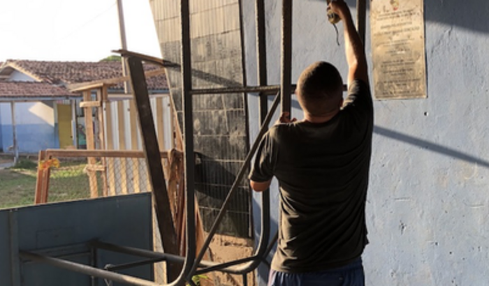 Concerto da tabela de basquete do colegio Dagmar 