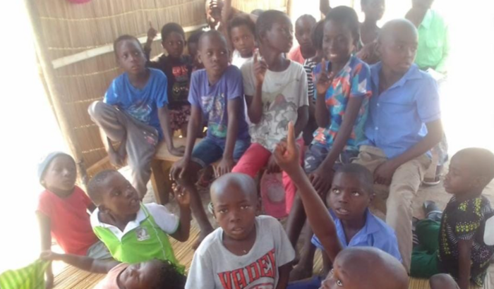 Ajudar fazer a ceia de natal e ano novo das crianças da africa