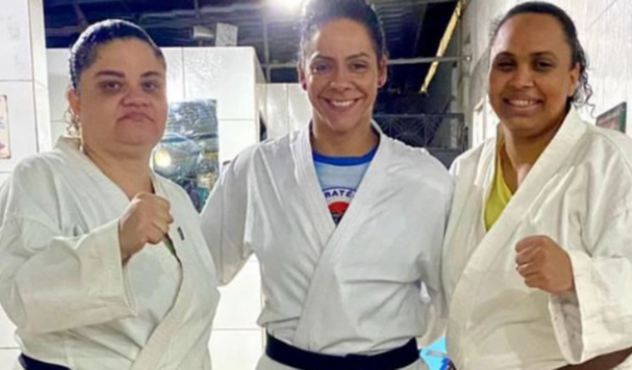 Ajuda no transporte da atleta Duda