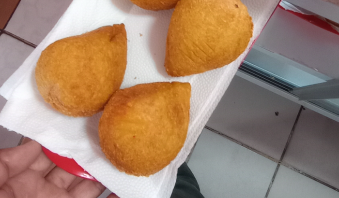 Compra uma máquina de fazer salgados 