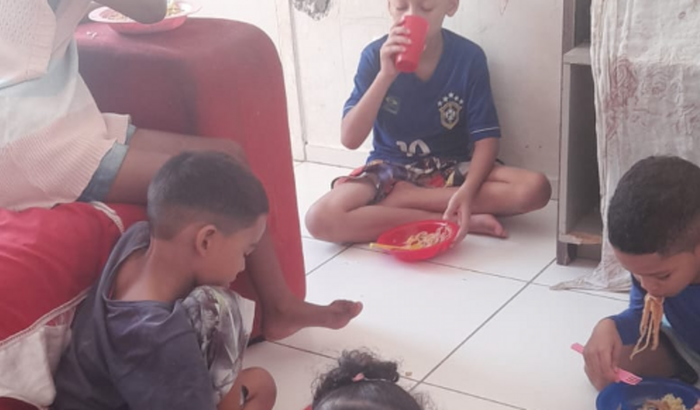 TAMARA PRECISA DE AJUDA, 6 FILHOS EM SITUAÇÃO DE FOME