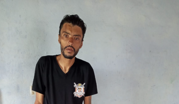 Um quarto e banheiro