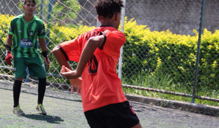 Uma ajuda para custear a viagem do meu irmão 