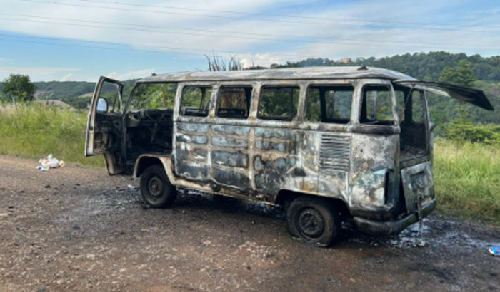 Kombi pegou fogo