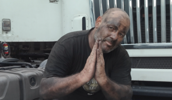 Ajuda pra fazer o motor do caminhão que fundiu.