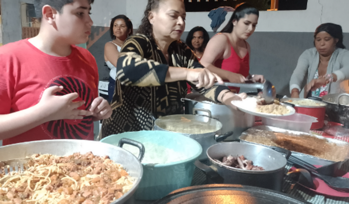 Ajuda a ajudar os menos favorecido 