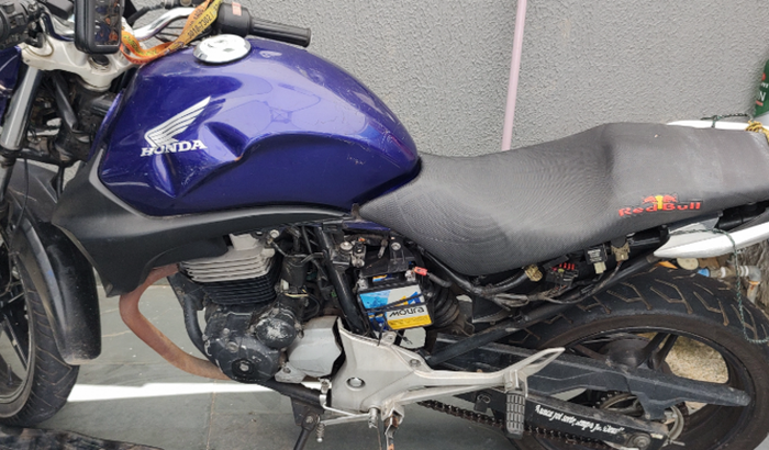 Ajudar o tiuzao do alho arrumar a moto