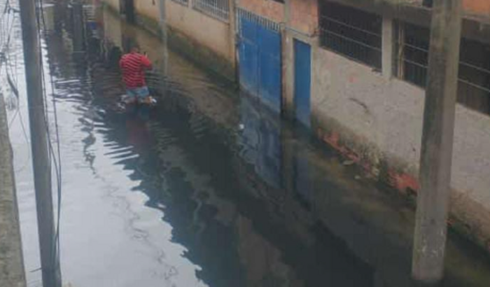 Ajudando uma amiga que perdeu tudo na enchente 