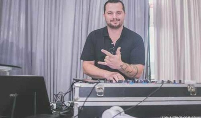 retomar o ganha pão como DJ 