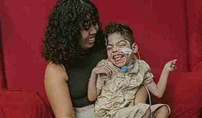 Ajude Arthur portador de hidrocefalia e paralisia cerebral