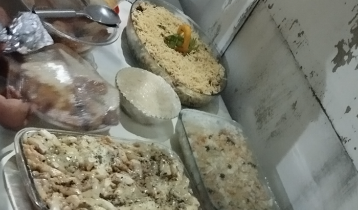 Doado você ajuda nós comer 