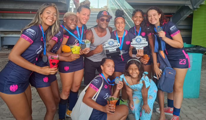 Ajudar Mirela viajar para jogar.   Passagem Canoas e estadia e alimentação 