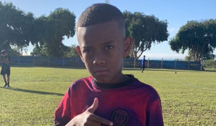 Ajude o Enzo a realizar o sonho de ser jogador